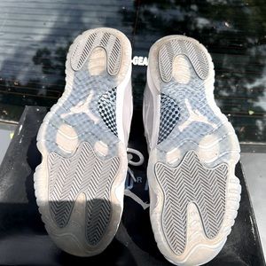 Jordan retro 11 retro low cement gray.wore only twice